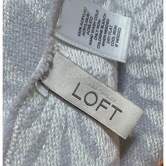 Loft Scarf Grey Lavender Cream Floral Fringe Rectangle 70" X 21 - Picture 3 of 6